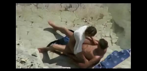  Couple make sex on a nudism beach - Amador Casal transando na praia de nudismo